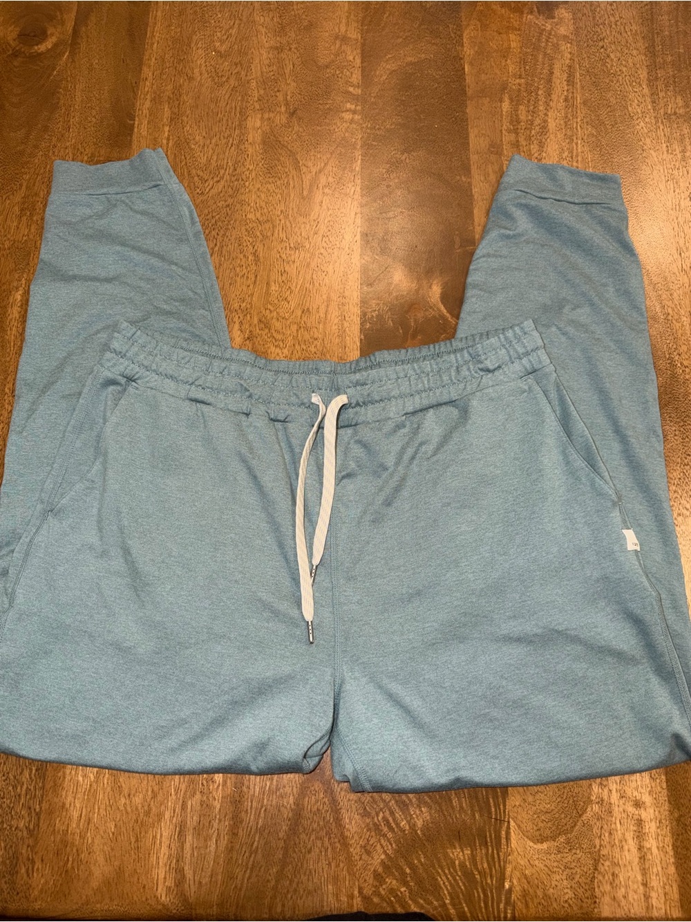 Vuori performance joggers